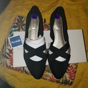 Cute Crisscrosss pointed toe flats